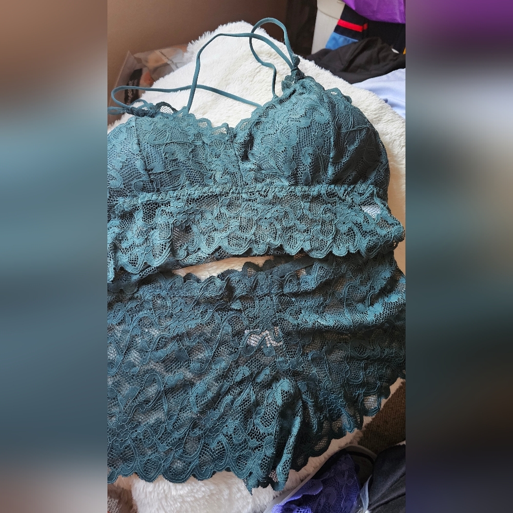 Amazon Essentials Lace Bralette and Panty Set - Teal